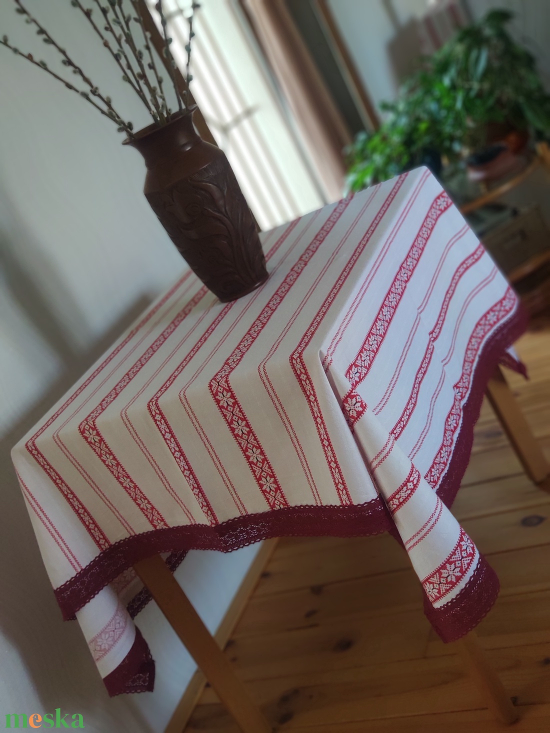 Népi mintás ünnepi terítő pamutcsipke szegéllyel - PIROS - otthon & életmód - lakástextil - abrosz, terítő - asztalfutó - Meska.hu