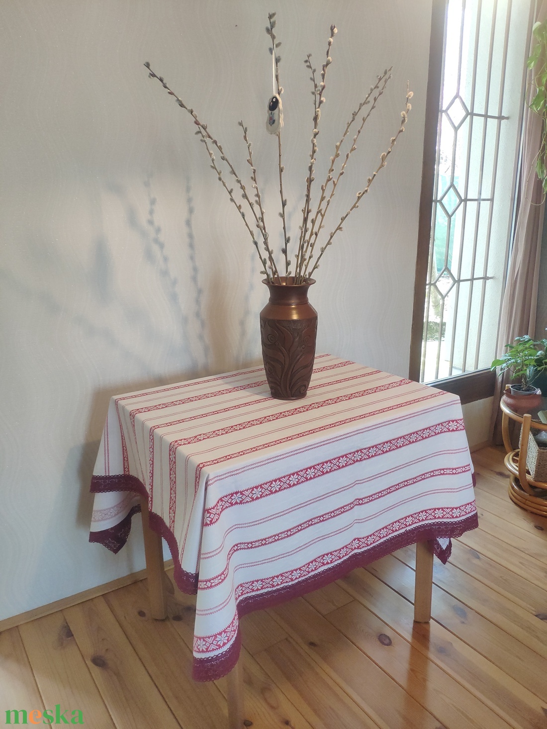 Népi mintás ünnepi terítő pamutcsipke szegéllyel - PIROS - otthon & életmód - lakástextil - abrosz, terítő - asztalfutó - Meska.hu