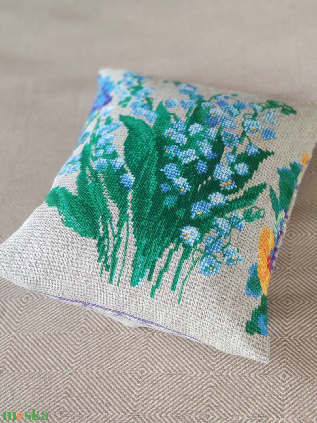 'Tavaszi csokor -Gyöngyvirág' gobelin hatású pamutvászon díszpárna - otthon & életmód - lakástextil - párna & párnahuzat - díszpárna (belsővel együtt) - Meska.hu