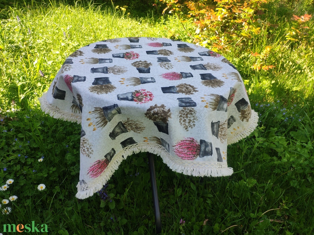 'VIRÁGZÓ TERASZ' rojtos terítő cserepes virágokkal - otthon & életmód - lakástextil - abrosz, terítő - asztalközép terítő - Meska.hu