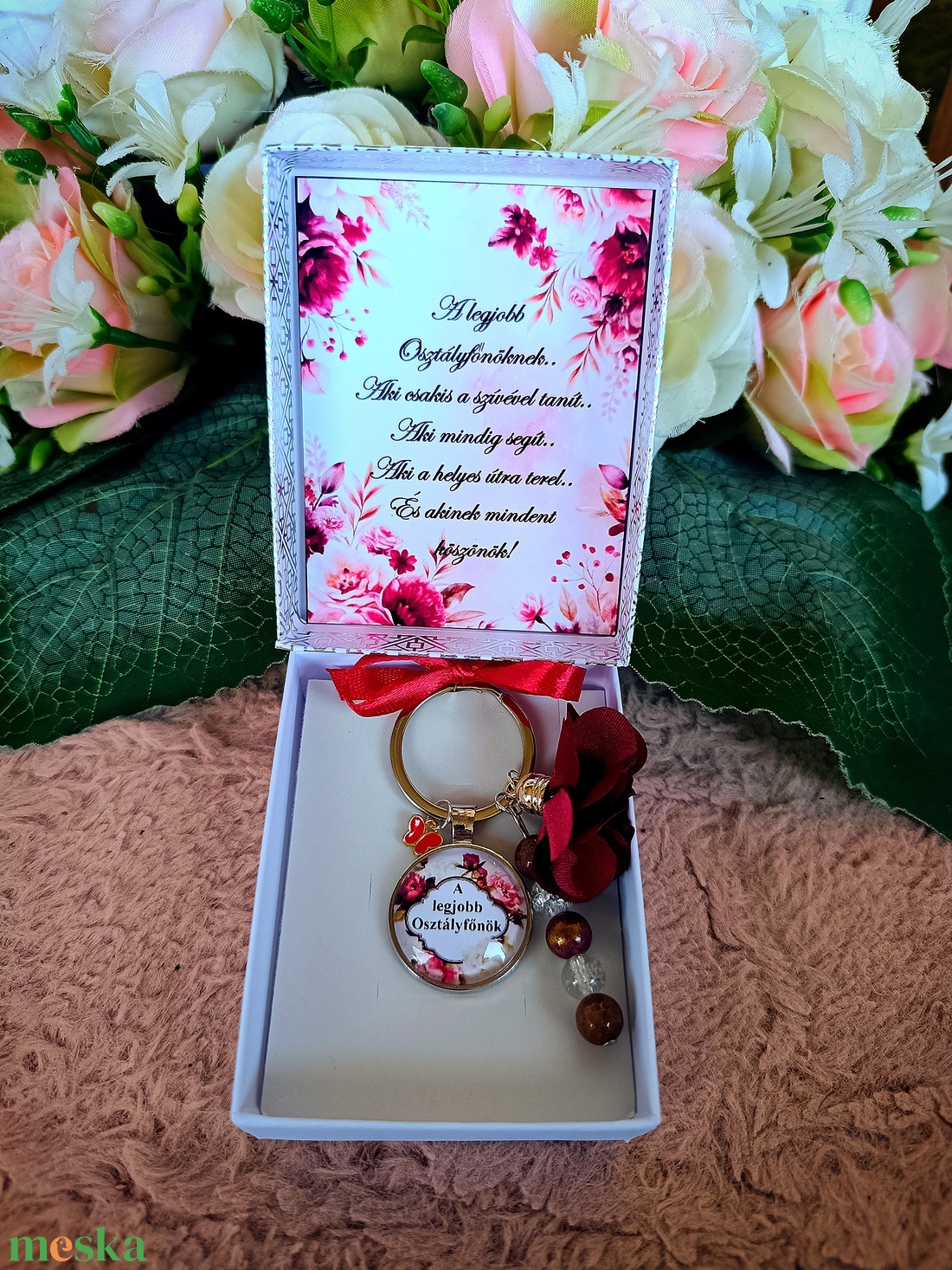 Ajándék pedagógusnak, osztályfőnök egyedi kulcstartó piros - táska & tok - kulcstartó & táskadísz - kulcstartó - Meska.hu