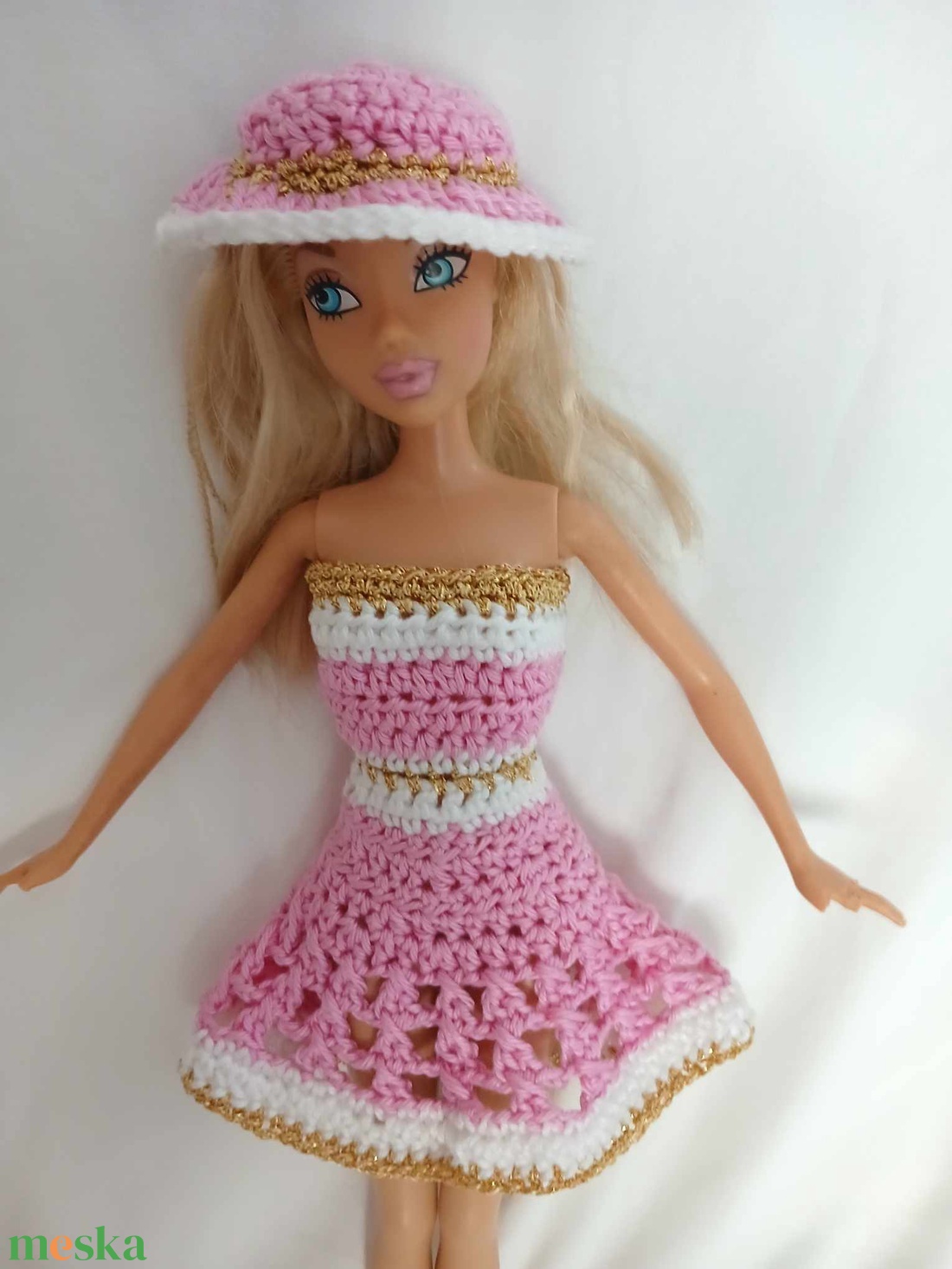 Horgolt rózsaszín-fehér arany díszítésű ruha Barbie babára (106). Új. - játék & sport - baba & babaház - barbie ruhák - Meska.hu Horgolt rózsaszín-fehér arany díszítésű ruha Barbie babára (106). Új. - játék & sport - baba & babaház - barbie ruhák - Meska.hu