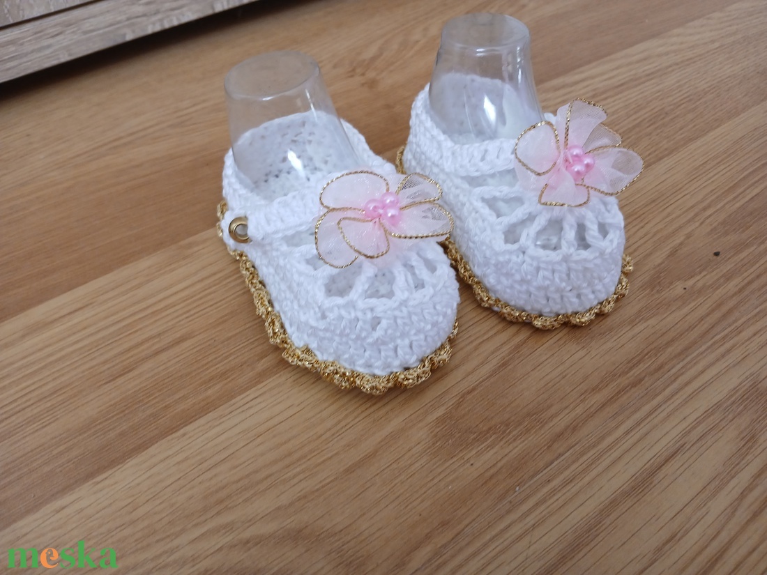 Horgolt bébi cipő, babacipő rózsaszín fehér virággal (6.) - ruha & divat - babaruha & gyerekruha - babacipő - Meska.hu Horgolt bébi cipő, babacipő rózsaszín fehér virággal (6.) - ruha & divat - babaruha & gyerekruha - babacipő - Meska.hu
