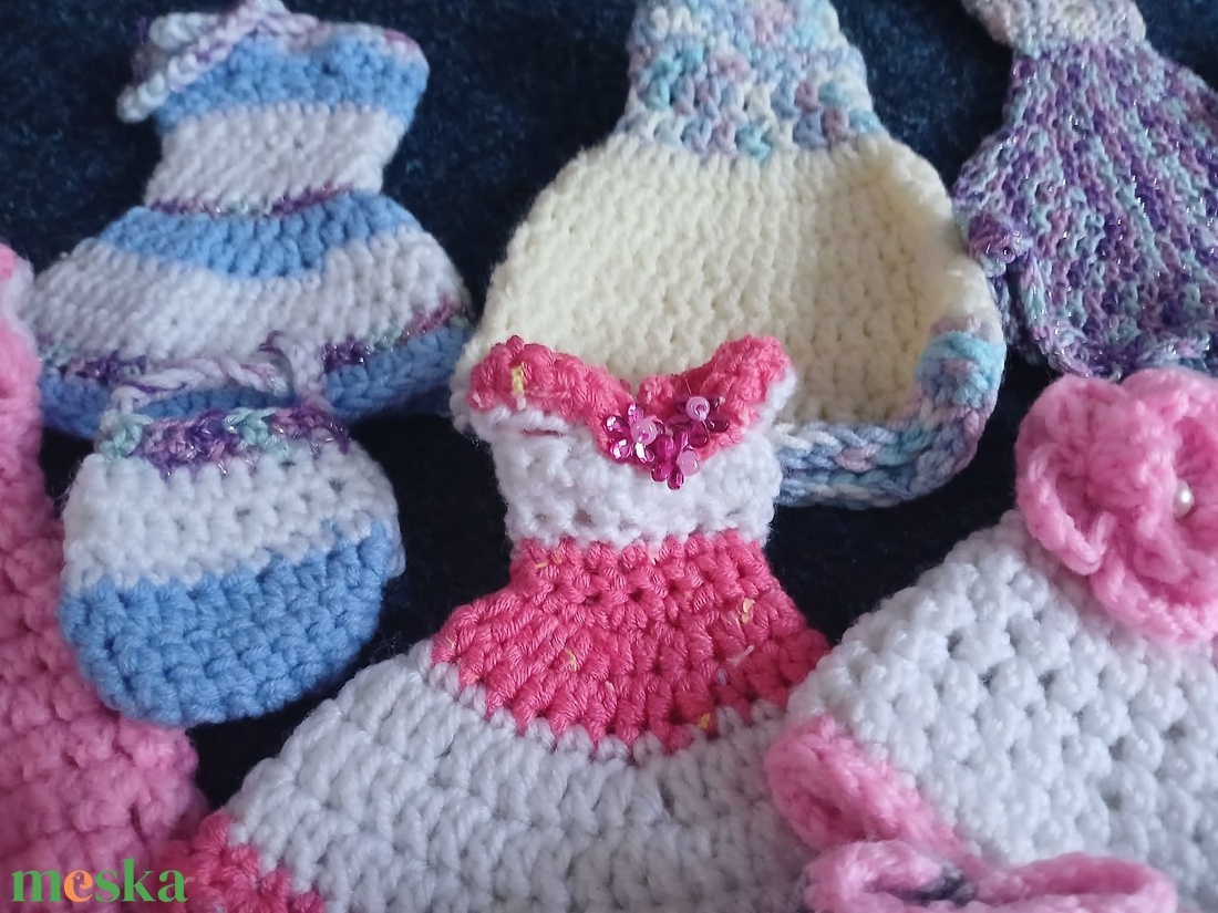 Barbie típusú babára horgolt babaruhák Új! - játék & sport - baba & babaház - barbie ruhák - Meska.hu