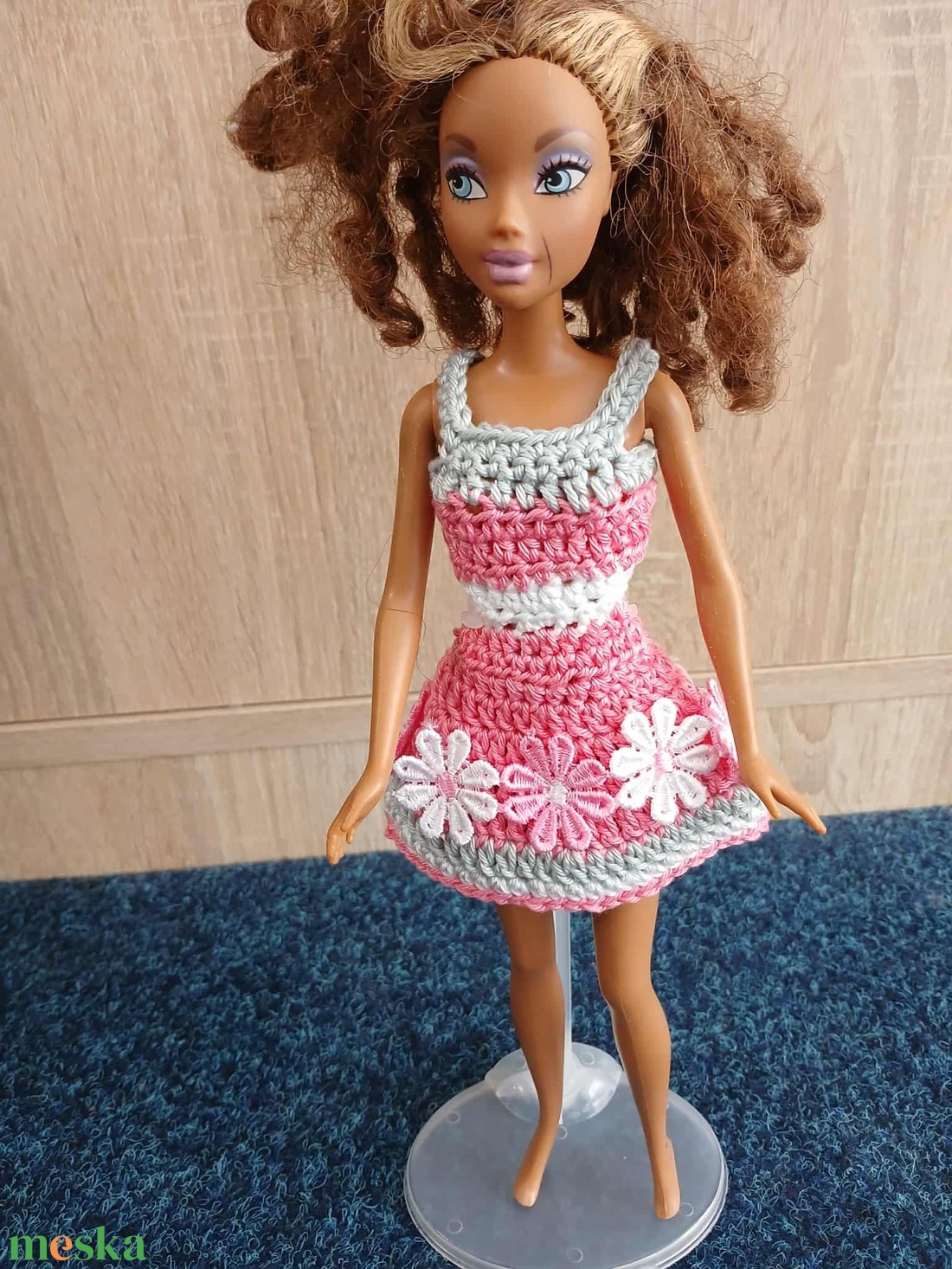 Rózsaszín horgolt Barbie ruha virágokkal. - játék & sport - baba & babaház - barbie ruhák - Meska.hu