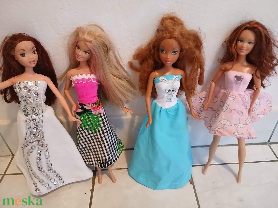 Barbie típusú babára ruhacsomag.  - játék & sport - baba & babaház - barbie ruhák - Meska.hu