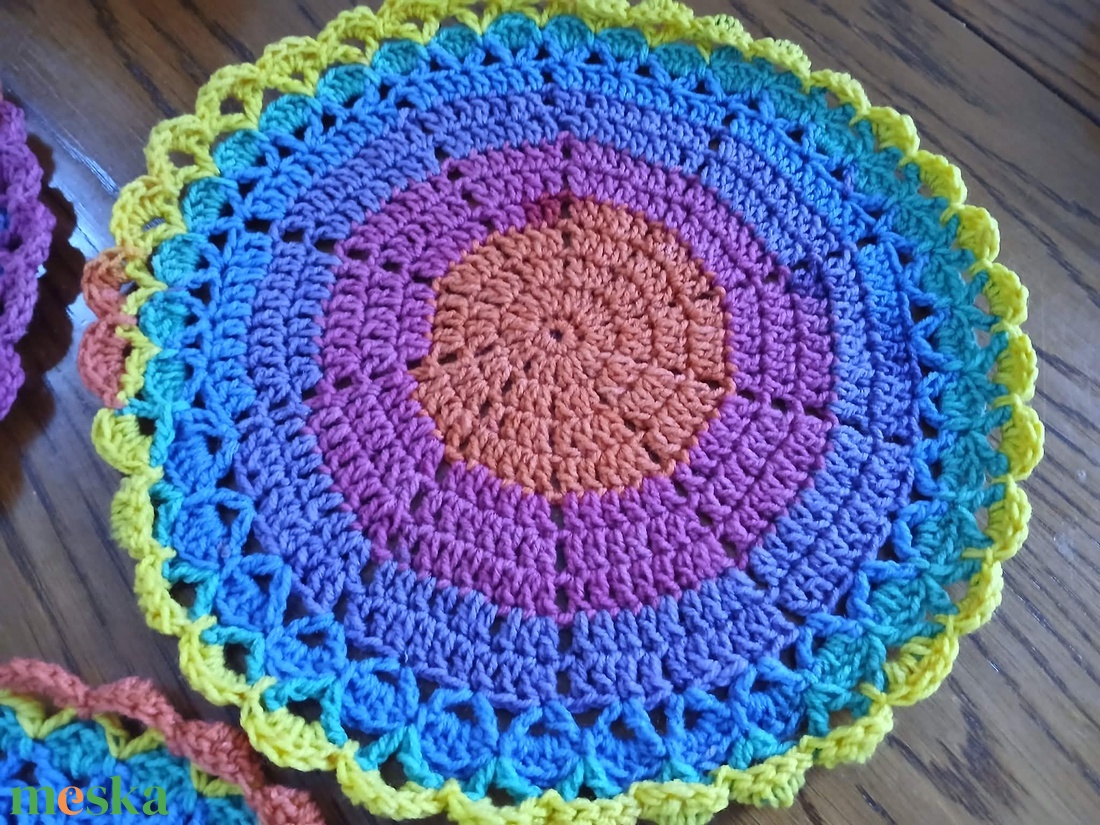 3 db-os horgolt egyedi tányéalátét szett.  - otthon & életmód - konyhafelszerelés, tálalás - tálalás - tányér- és poháralátét - Meska.hu