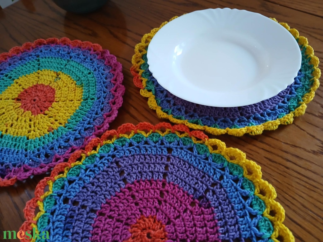 3 db-os horgolt egyedi tányéalátét szett.  - otthon & életmód - konyhafelszerelés, tálalás - tálalás - tányér- és poháralátét - Meska.hu