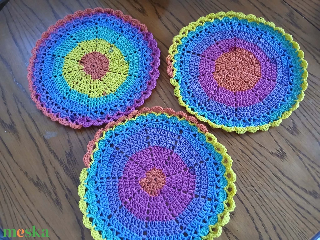 3 db-os horgolt egyedi tányéalátét szett.  - otthon & életmód - konyhafelszerelés, tálalás - tálalás - tányér- és poháralátét - Meska.hu