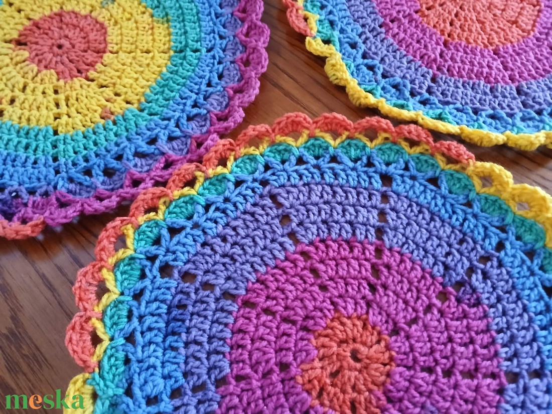 3 db-os horgolt egyedi tányéalátét szett.  - otthon & életmód - konyhafelszerelés, tálalás - tálalás - tányér- és poháralátét - Meska.hu