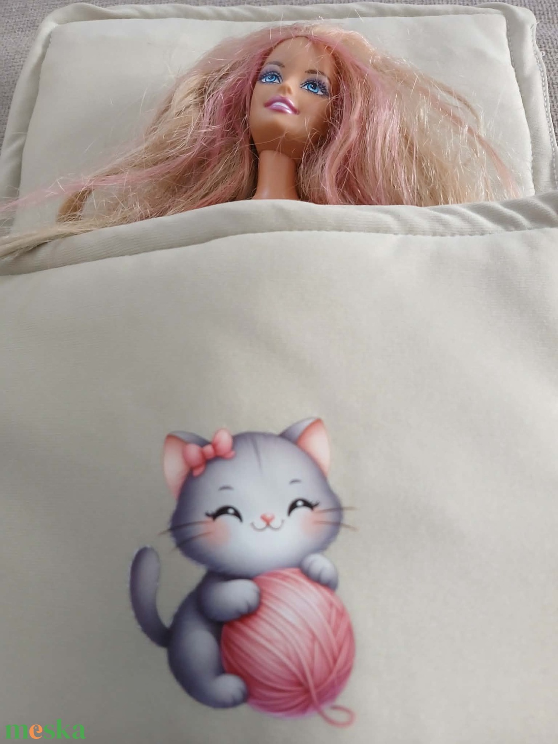 Barbie vagy Barbie méretű babáknak ágyneműszett. Párna és takaró. - játék & sport - baba & babaház - barbie ruhák - Meska.hu