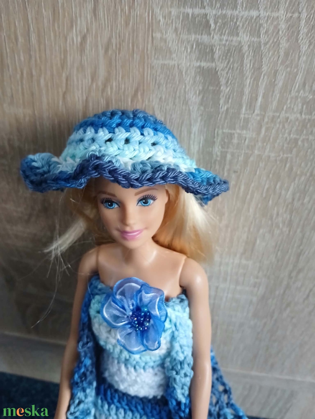 Kék-fehér horgolt Barbie ruha kalappal.  - játék & sport - baba & babaház - barbie ruhák - Meska.hu