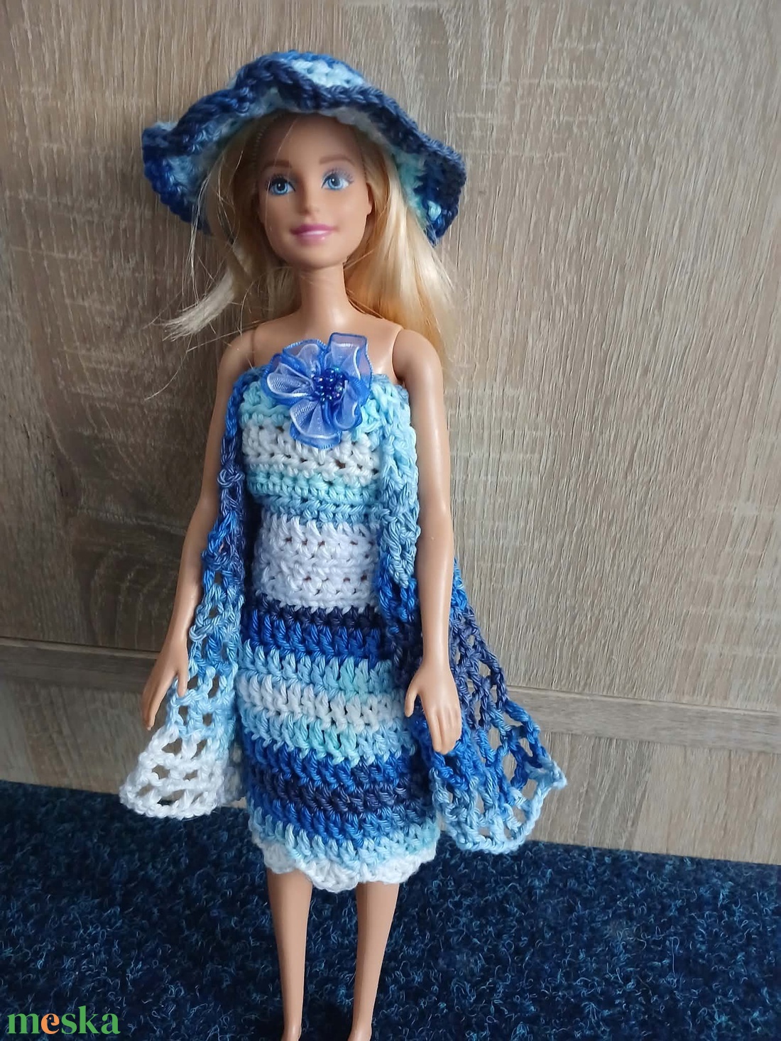 Kék-fehér horgolt Barbie ruha kalappal.  - játék & sport - baba & babaház - barbie ruhák - Meska.hu
