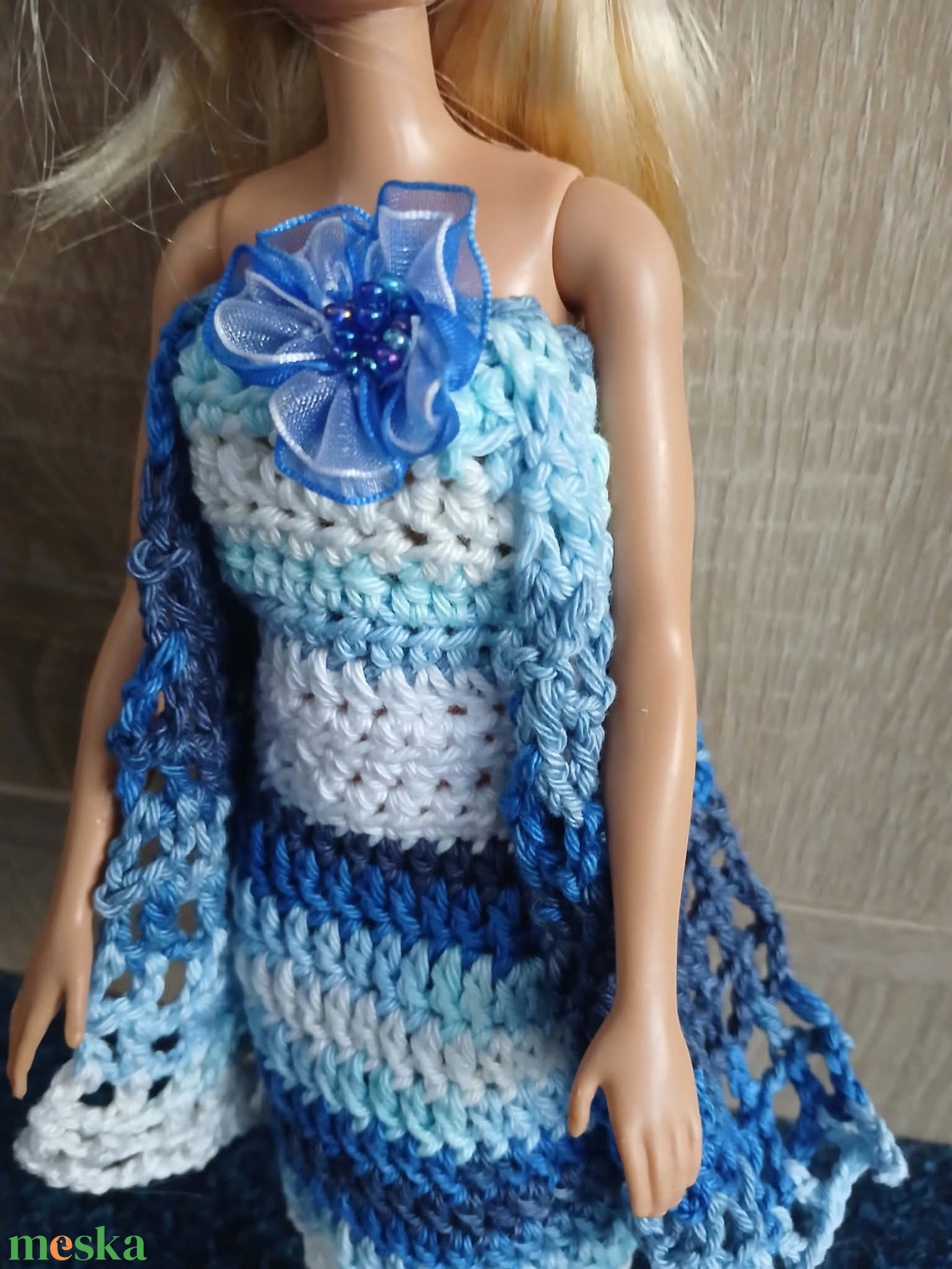 Kék-fehér horgolt Barbie ruha kalappal.  - játék & sport - baba & babaház - barbie ruhák - Meska.hu