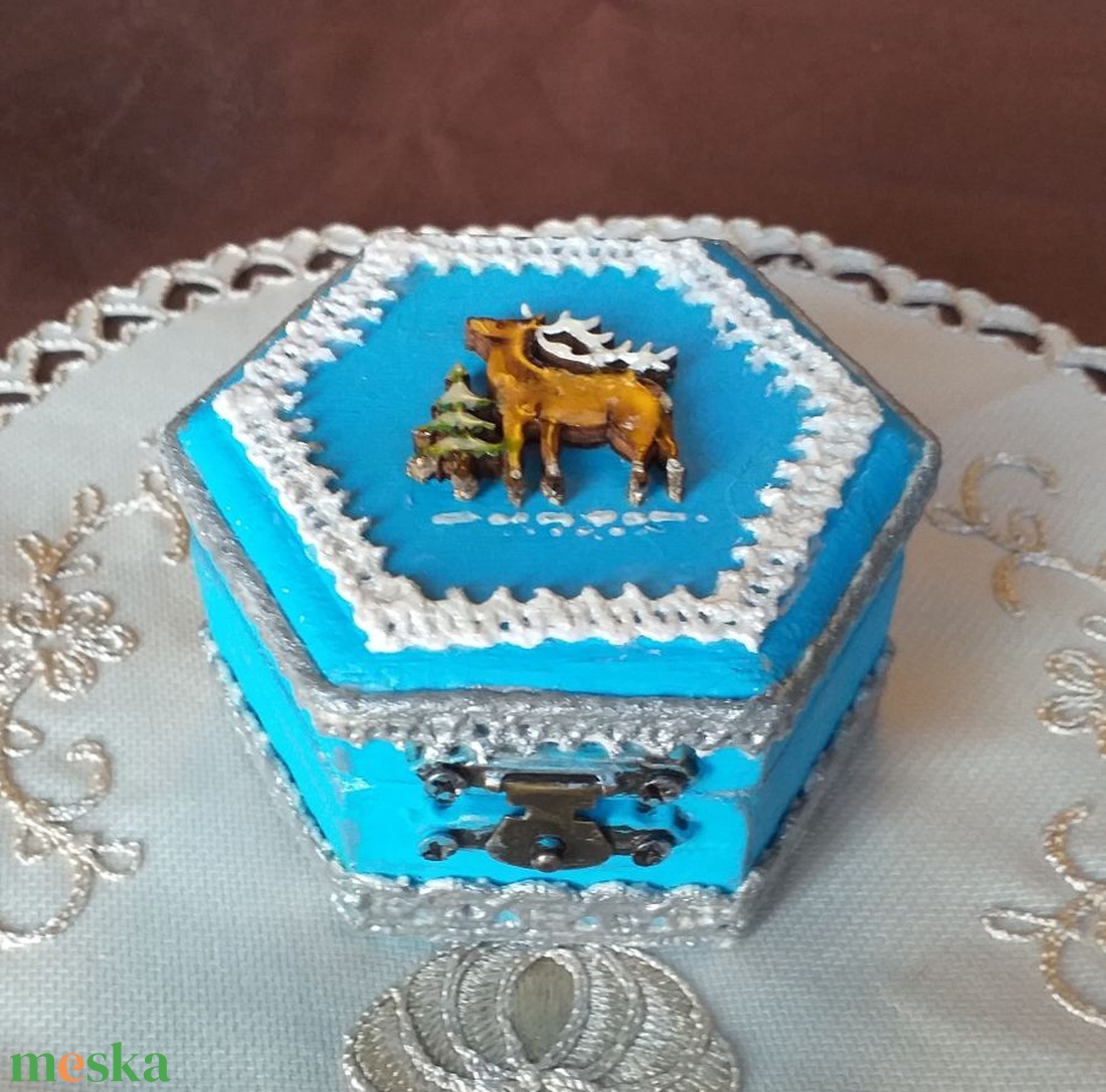 Karácsonyi ékszerdobozka rénszarvassal - ékszer - ékszertartó - ékszerdoboz - Meska.hu Karácsonyi ékszerdobozka rénszarvassal - ékszer - ékszertartó - ékszerdoboz - Meska.hu