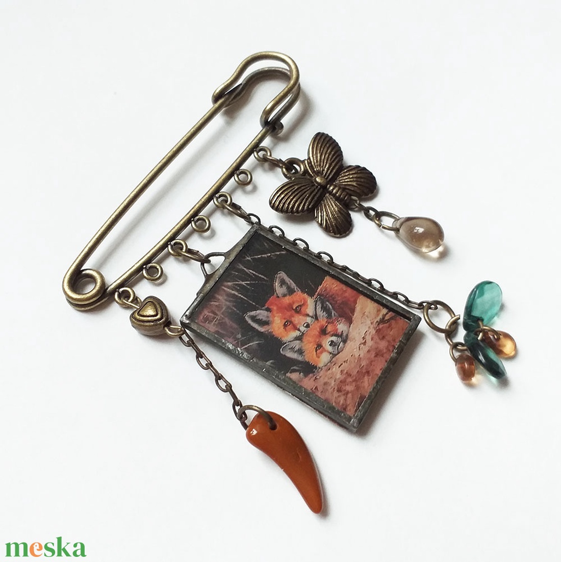 Fürge Rókalábak - kitűző - ékszer - kitűző és bross - kitűző - Meska.hu Fürge Rókalábak - kitűző - ékszer - kitűző és bross - kitűző - Meska.hu
