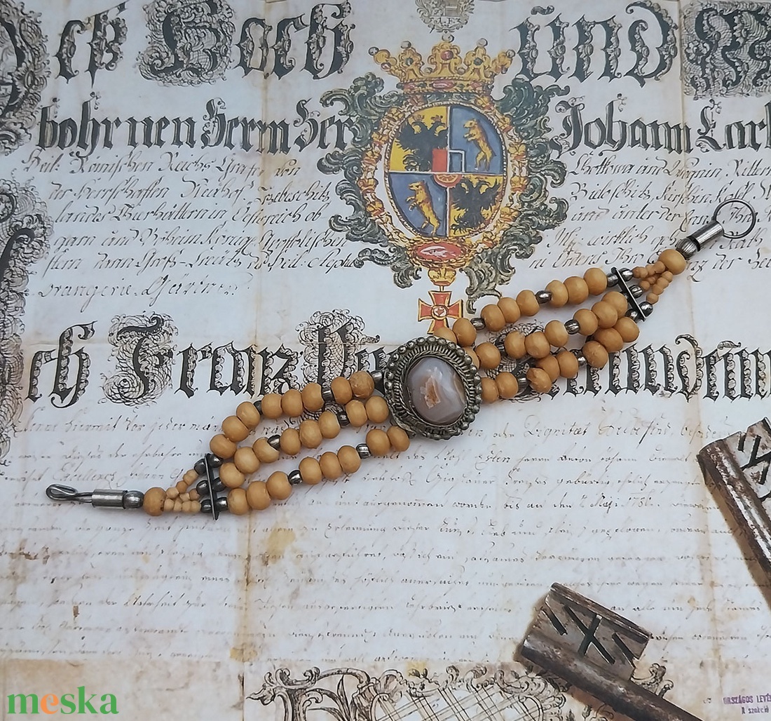 Régi háromsoros csont és ásvány karkötő - ékszer - karkötő - karperec - Meska.hu Régi háromsoros csont és ásvány karkötő - ékszer - karkötő - karperec - Meska.hu