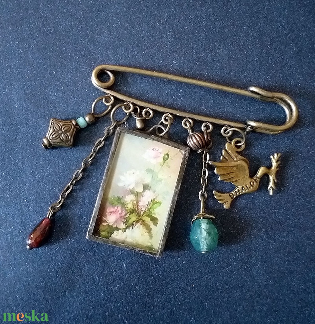 Nosztalgia - kitűző - ékszer - kitűző és bross - kitűző - Meska.hu Nosztalgia - kitűző - ékszer - kitűző és bross - kitűző - Meska.hu