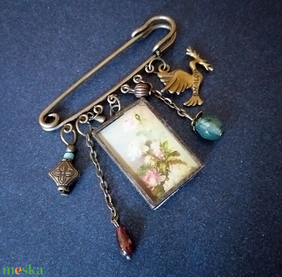 Nosztalgia - kitűző - ékszer - kitűző és bross - kitűző - Meska.hu Nosztalgia - kitűző - ékszer - kitűző és bross - kitűző - Meska.hu