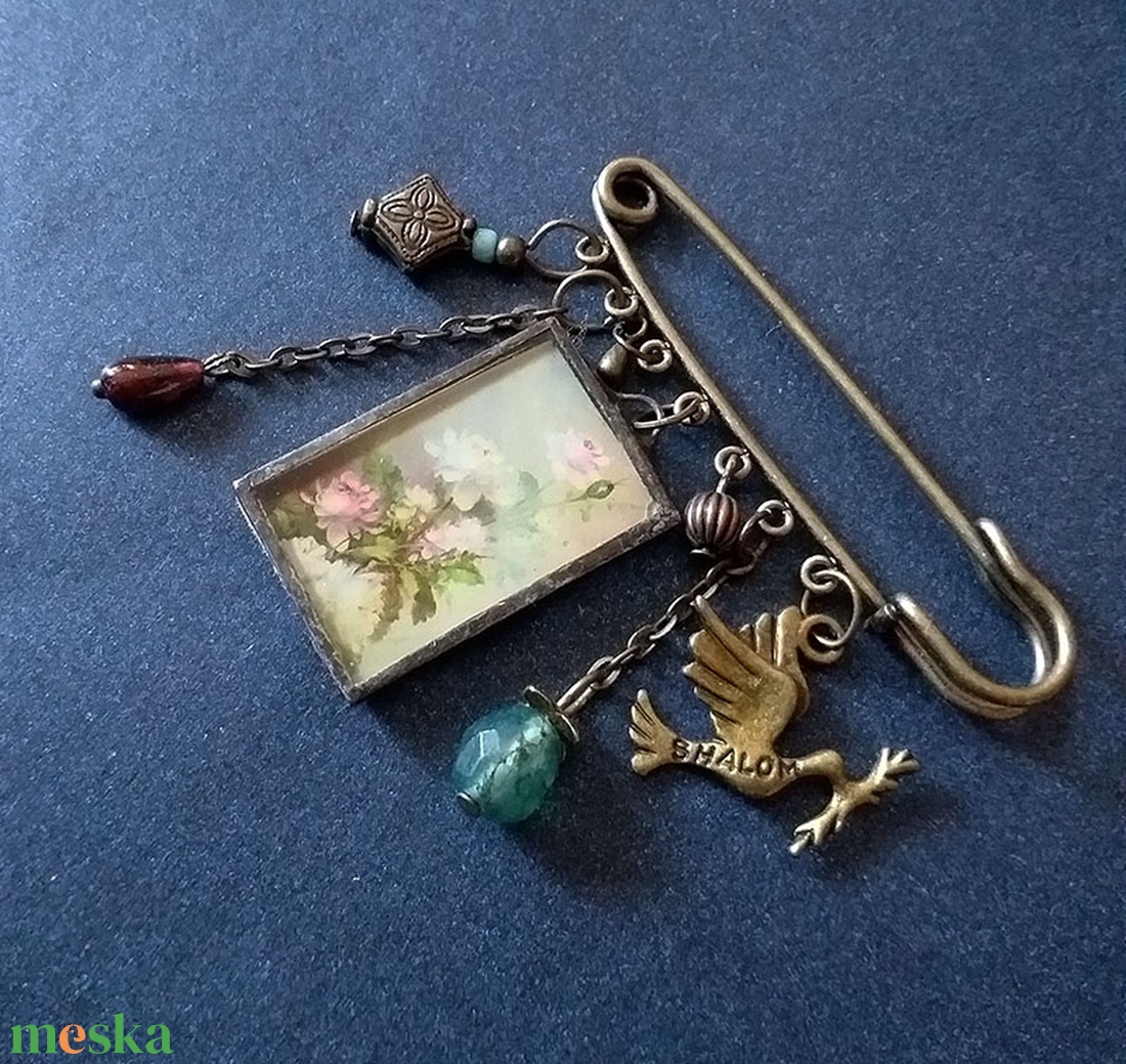 Nosztalgia - kitűző - ékszer - kitűző és bross - kitűző - Meska.hu Nosztalgia - kitűző - ékszer - kitűző és bross - kitűző - Meska.hu