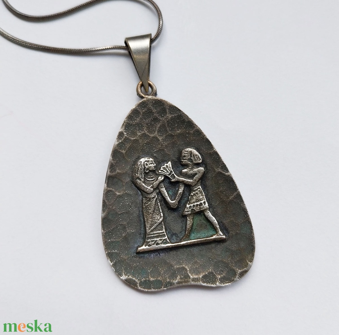 Egyiptomi motívumos vintage fém nyaklánc - ékszer - nyaklánc - medálos nyaklánc - Meska.hu Egyiptomi motívumos vintage fém nyaklánc - ékszer - nyaklánc - medálos nyaklánc - Meska.hu