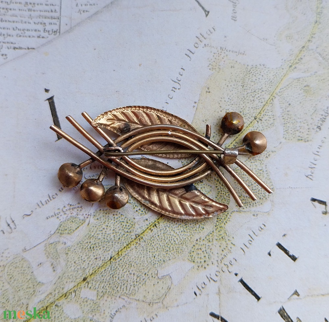 Aranyszínű vintage bross - ékszer - kitűző és bross - kitűző - Meska.hu Aranyszínű vintage bross - ékszer - kitűző és bross - kitűző - Meska.hu