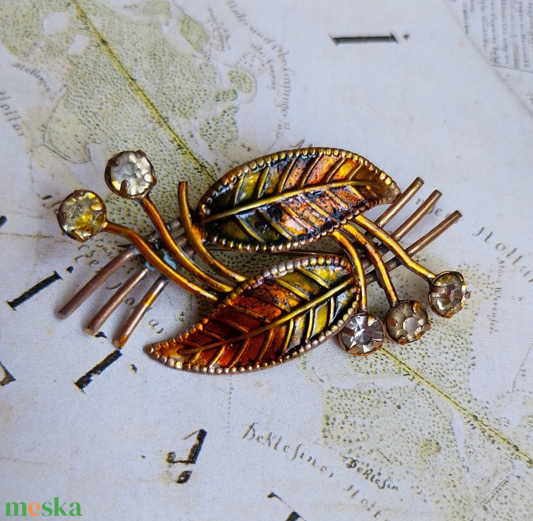 Aranyszínű vintage bross - ékszer - kitűző és bross - kitűző - Meska.hu Aranyszínű vintage bross - ékszer - kitűző és bross - kitűző - Meska.hu