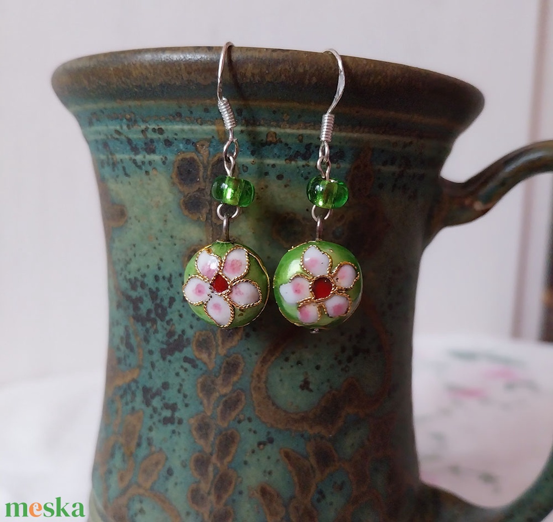 Zöld cloisonne fülbevaló ezüst akasztóval - ékszer - fülbevaló - lógó csepp fülbevaló - Meska.hu