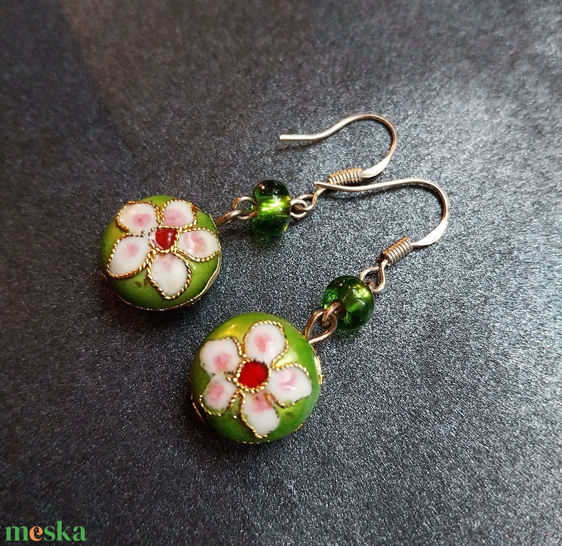 Zöld cloisonne fülbevaló ezüst akasztóval - ékszer - fülbevaló - lógó csepp fülbevaló - Meska.hu