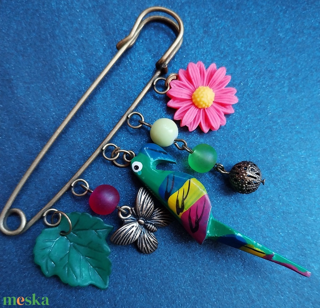 Trópusi Paradicsom - kitűző - ékszer - kitűző és bross - kitűző - Meska.hu Trópusi Paradicsom - kitűző - ékszer - kitűző és bross - kitűző - Meska.hu