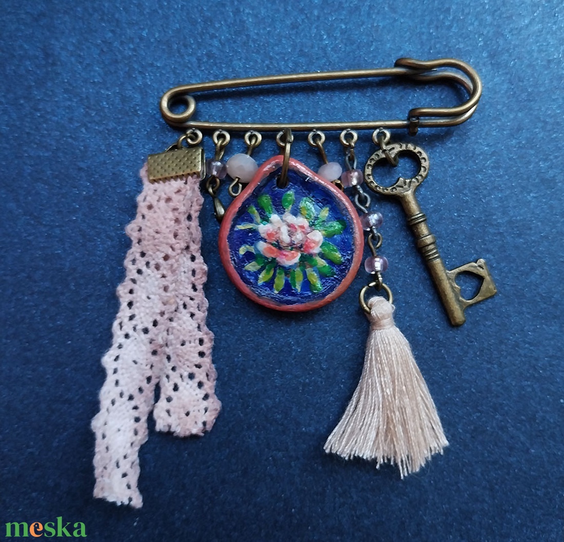 Romantikus kitűző - ékszer - kitűző és bross - kitűző - Meska.hu Romantikus kitűző - ékszer - kitűző és bross - kitűző - Meska.hu