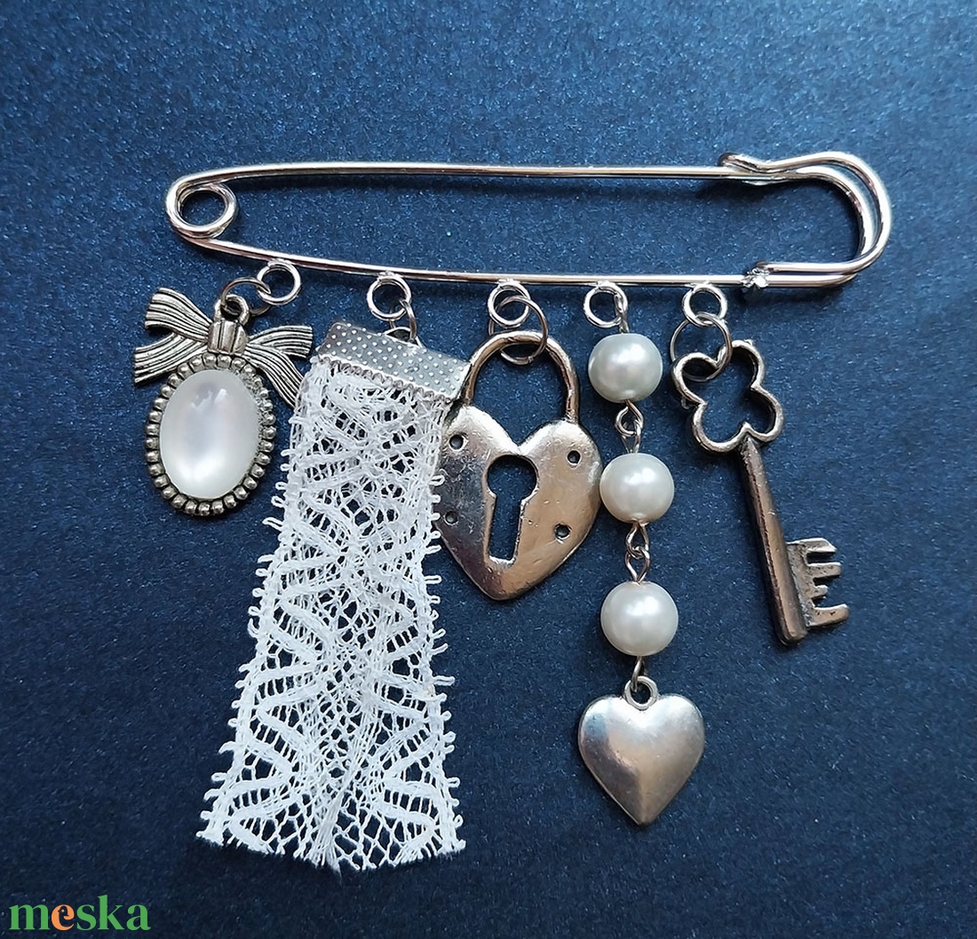 Szívlakat - kitűző - ékszer - kitűző és bross - kitűző - Meska.hu Szívlakat - kitűző - ékszer - kitűző és bross - kitűző - Meska.hu