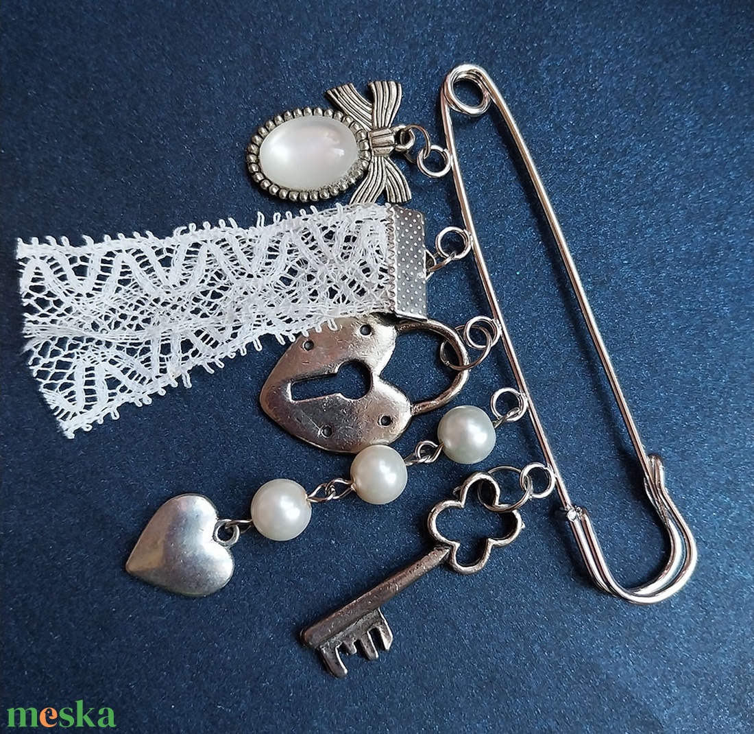 Szívlakat - kitűző - ékszer - kitűző és bross - kitűző - Meska.hu Szívlakat - kitűző - ékszer - kitűző és bross - kitűző - Meska.hu