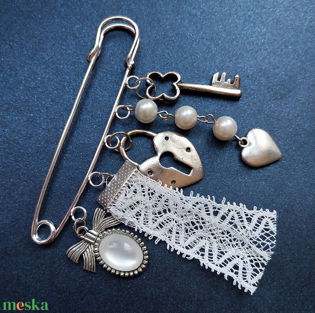 Szívlakat - kitűző - ékszer - kitűző és bross - kitűző - Meska.hu Szívlakat - kitűző - ékszer - kitűző és bross - kitűző - Meska.hu