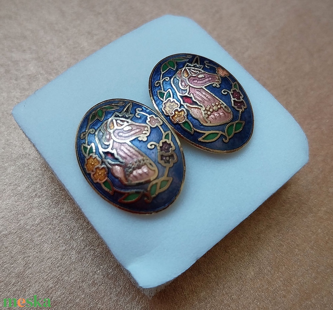 Egyszarvú - vintage tűzzománc fülbevaló - ékszer - fülbevaló - pötty fülbevaló - Meska.hu Egyszarvú - vintage tűzzománc fülbevaló - ékszer - fülbevaló - pötty fülbevaló - Meska.hu