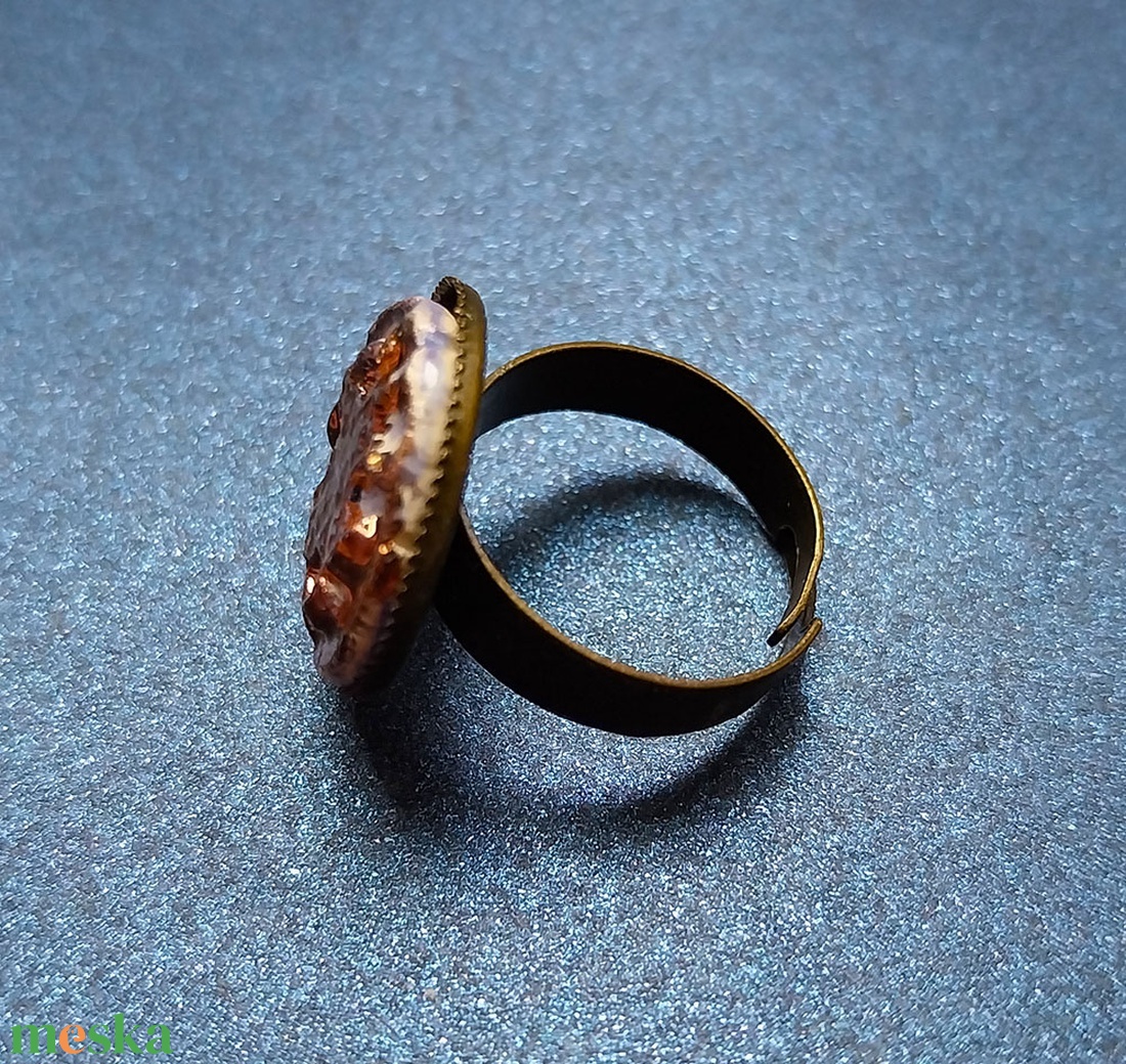 Kékes-rezes kerámiagombos bronz gyűrű - ékszer - gyűrű - kerek gyűrű - Meska.hu Kékes-rezes kerámiagombos bronz gyűrű - ékszer - gyűrű - kerek gyűrű - Meska.hu