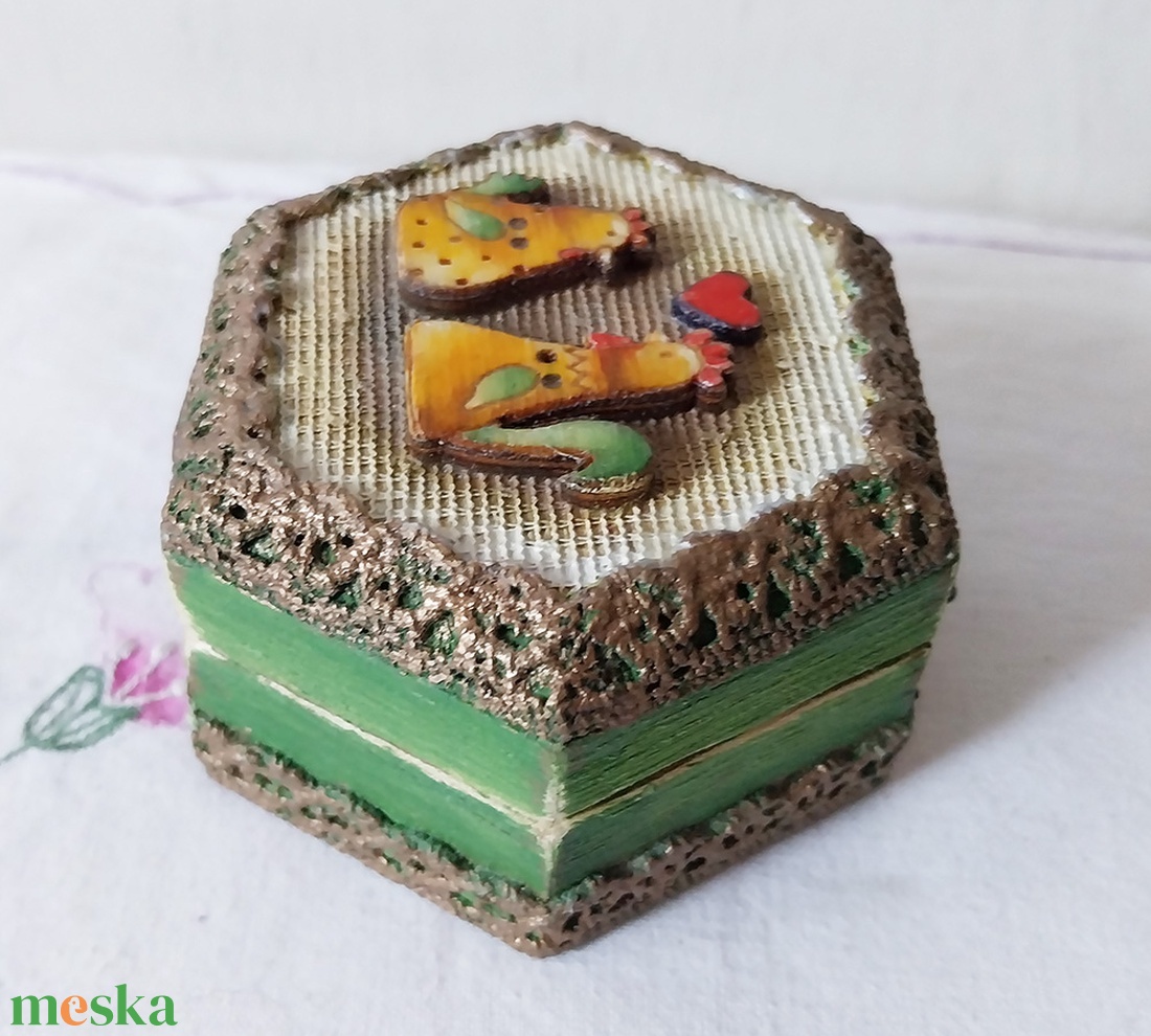 Kakas és tyúk - ékszerdobozka - ékszer - ékszertartó - ékszerdoboz - Meska.hu Kakas és tyúk - ékszerdobozka - ékszer - ékszertartó - ékszerdoboz - Meska.hu