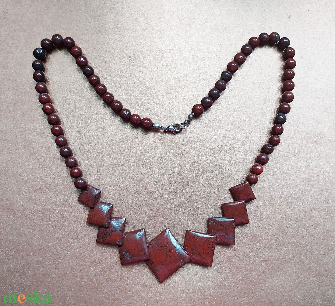 Vörös jáspis ásványköves nyaklánc - ékszer - nyaklánc - gyöngyös nyaklánc - Meska.hu