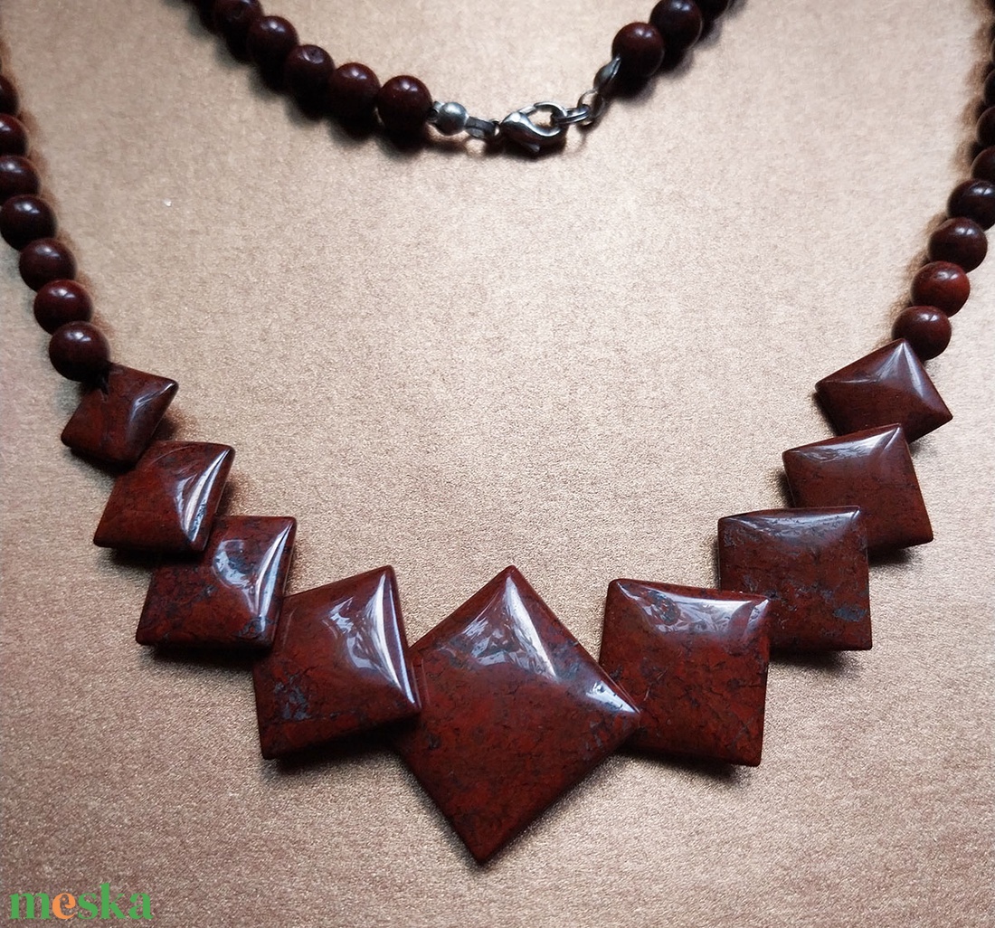 Vörös jáspis ásványköves nyaklánc - ékszer - nyaklánc - gyöngyös nyaklánc - Meska.hu