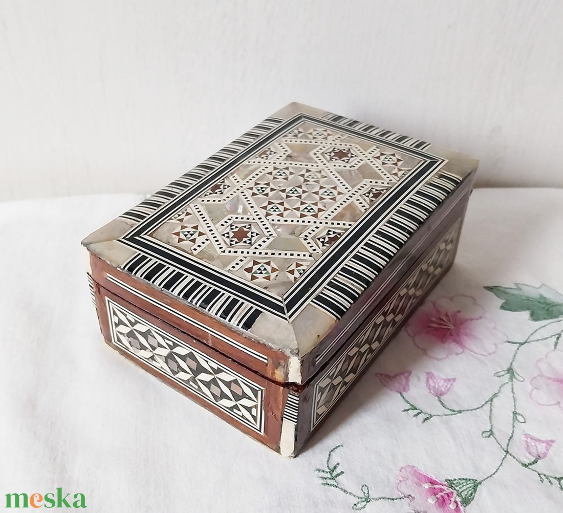 Gyöngyház berakásos ékszerdoboz - ékszer - ékszertartó - ékszerdoboz - Meska.hu