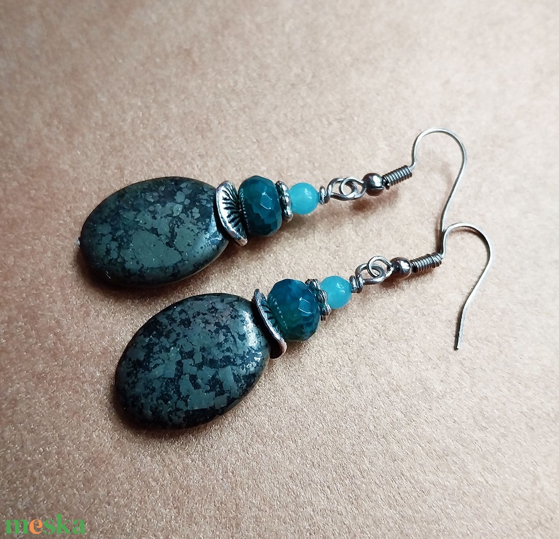 Ekhó - ásványköves fülbevaló  - ékszer - fülbevaló - lógó fülbevaló - Meska.hu