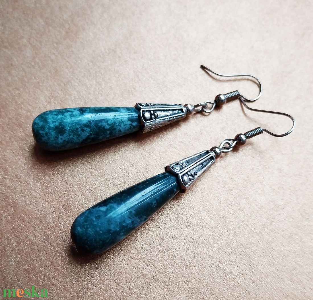 Naga - ásványgyöngyös fülbevaló - ékszer - fülbevaló - lógó fülbevaló - Meska.hu