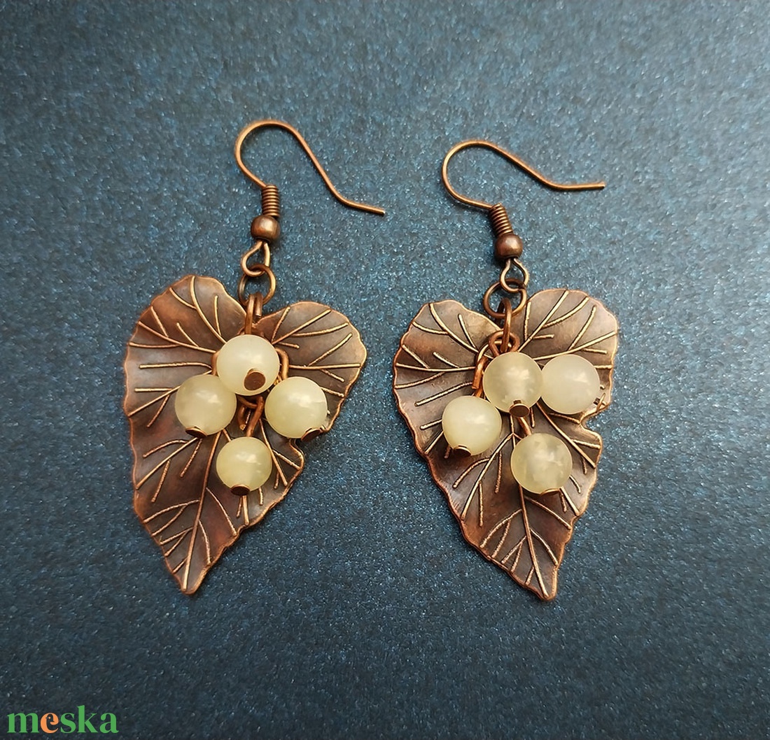 Szőlőlevél - fülbevaló féldrágakövekkel - ékszer - fülbevaló - lógó fülbevaló - Meska.hu