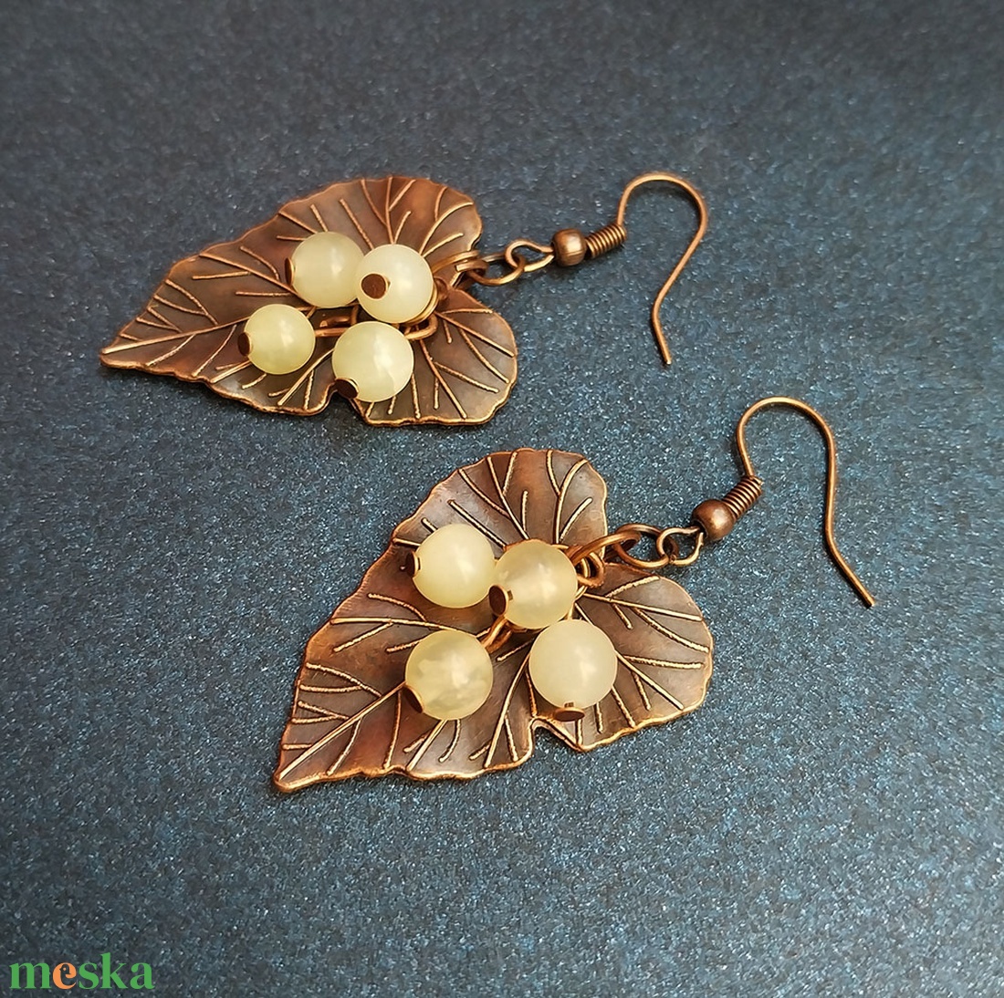 Szőlőlevél - fülbevaló féldrágakövekkel - ékszer - fülbevaló - lógó fülbevaló - Meska.hu