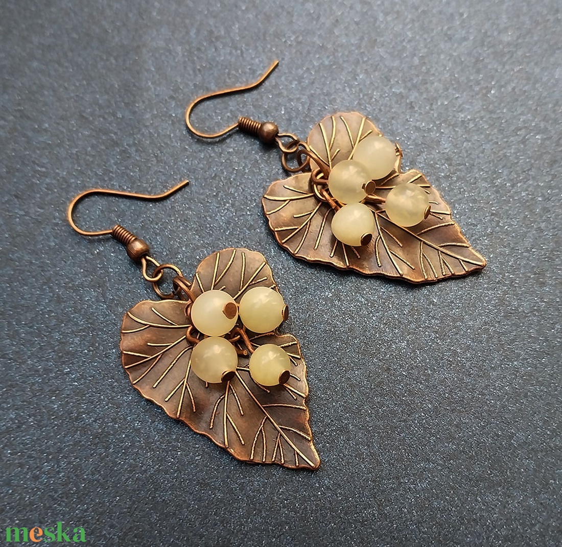 Szőlőlevél - fülbevaló féldrágakövekkel - ékszer - fülbevaló - lógó fülbevaló - Meska.hu