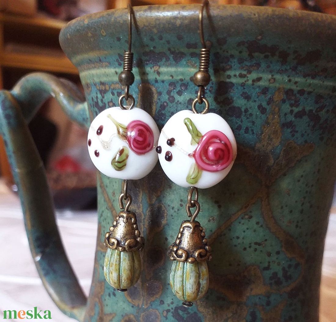 Rózsás lámpagyöngy fülbevaló - ékszer - fülbevaló - lógó fülbevaló - Meska.hu