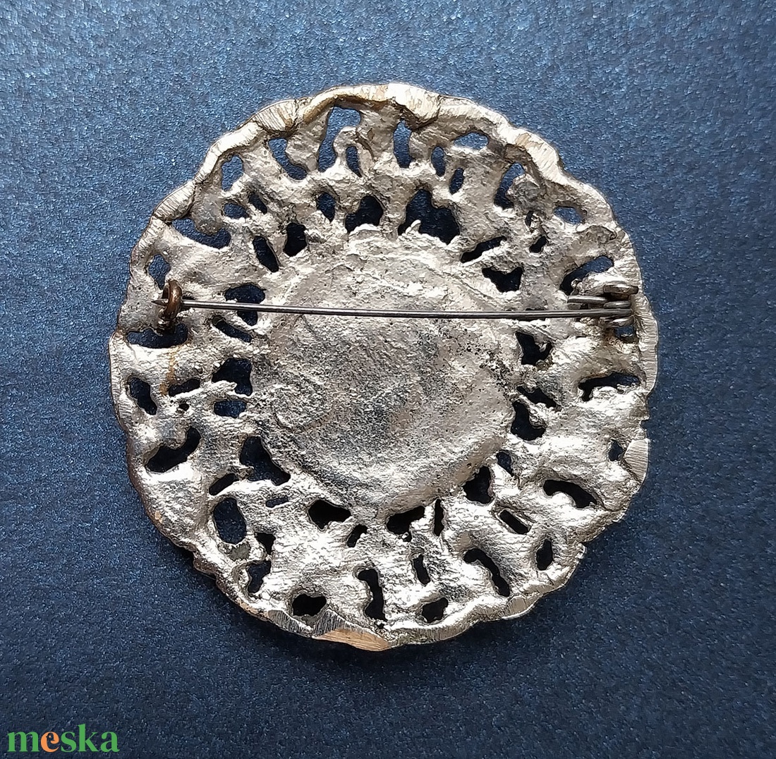 Vintage fém bross gyöngyház berakással - ékszer - kitűző és bross - Meska.hu