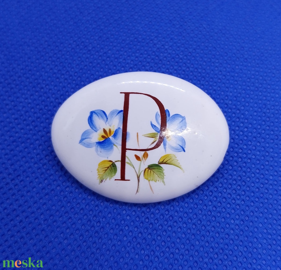 Vintage P monogramos porcelán bross - ékszer - kitűző és bross - Meska.hu
