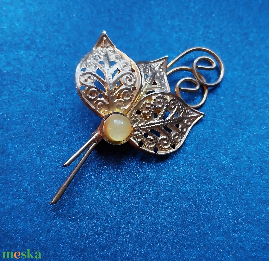 Vintage aranyszínű bross  - ékszer - kitűző és bross - Meska.hu