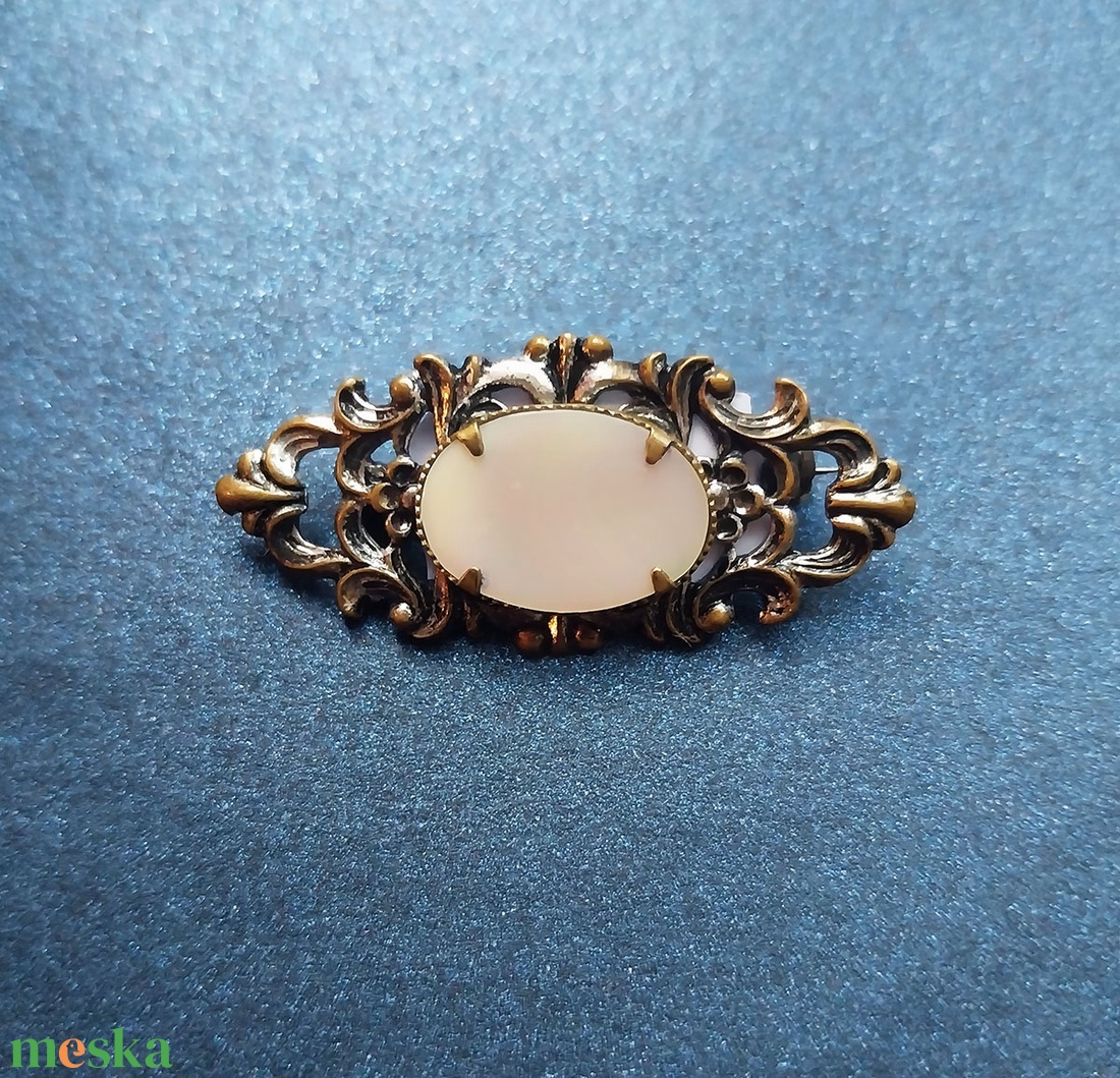 Vintage fém bross gyöngyház berakással - ékszer - kitűző és bross - Meska.hu